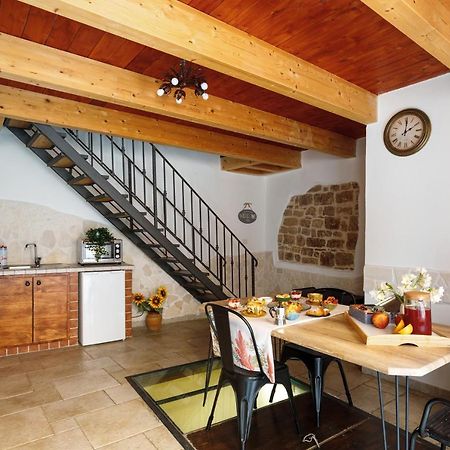 B&B La Corte San Francesco Bari Bagian luar foto