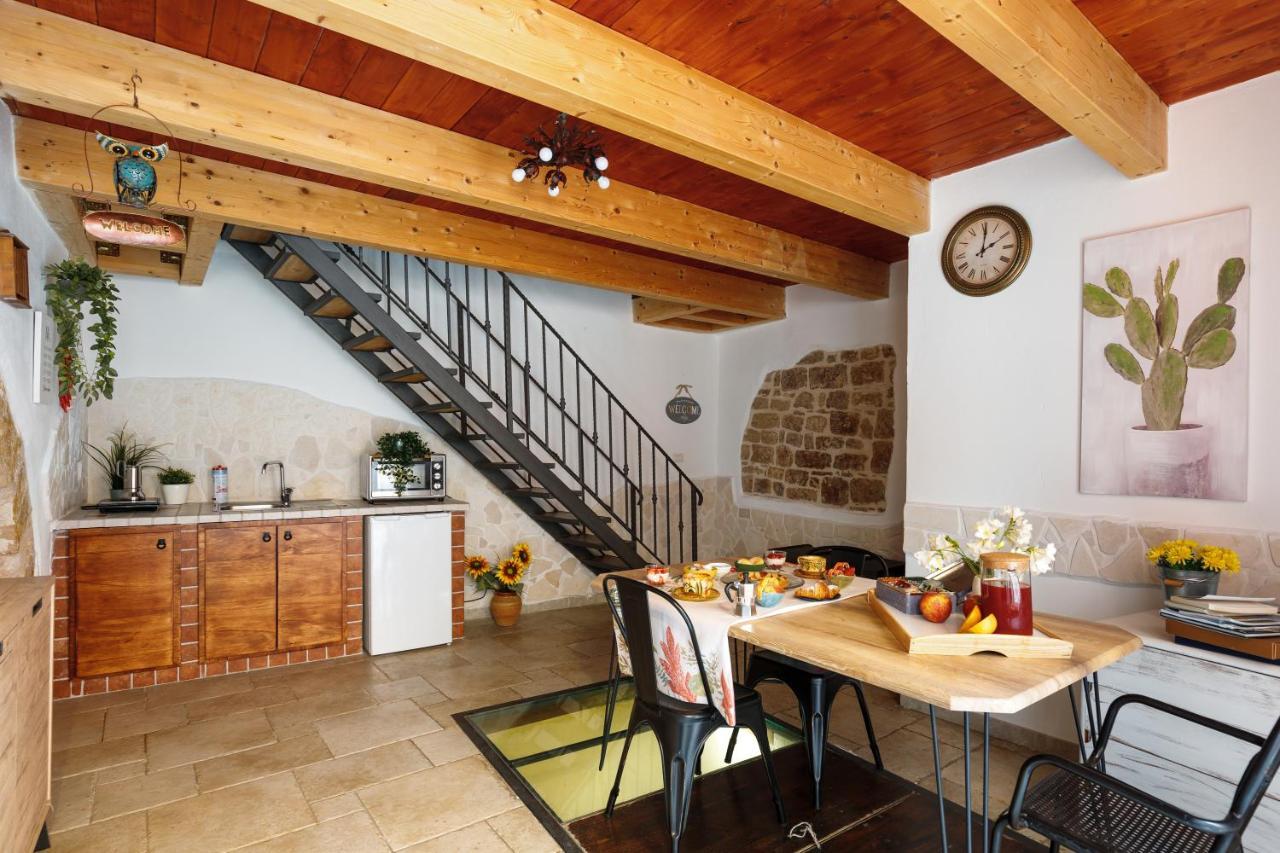 B&B La Corte San Francesco Bari Bagian luar foto