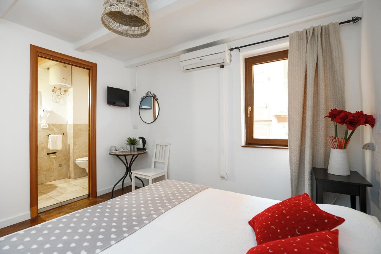 B&B La Corte San Francesco Bari Bagian luar foto