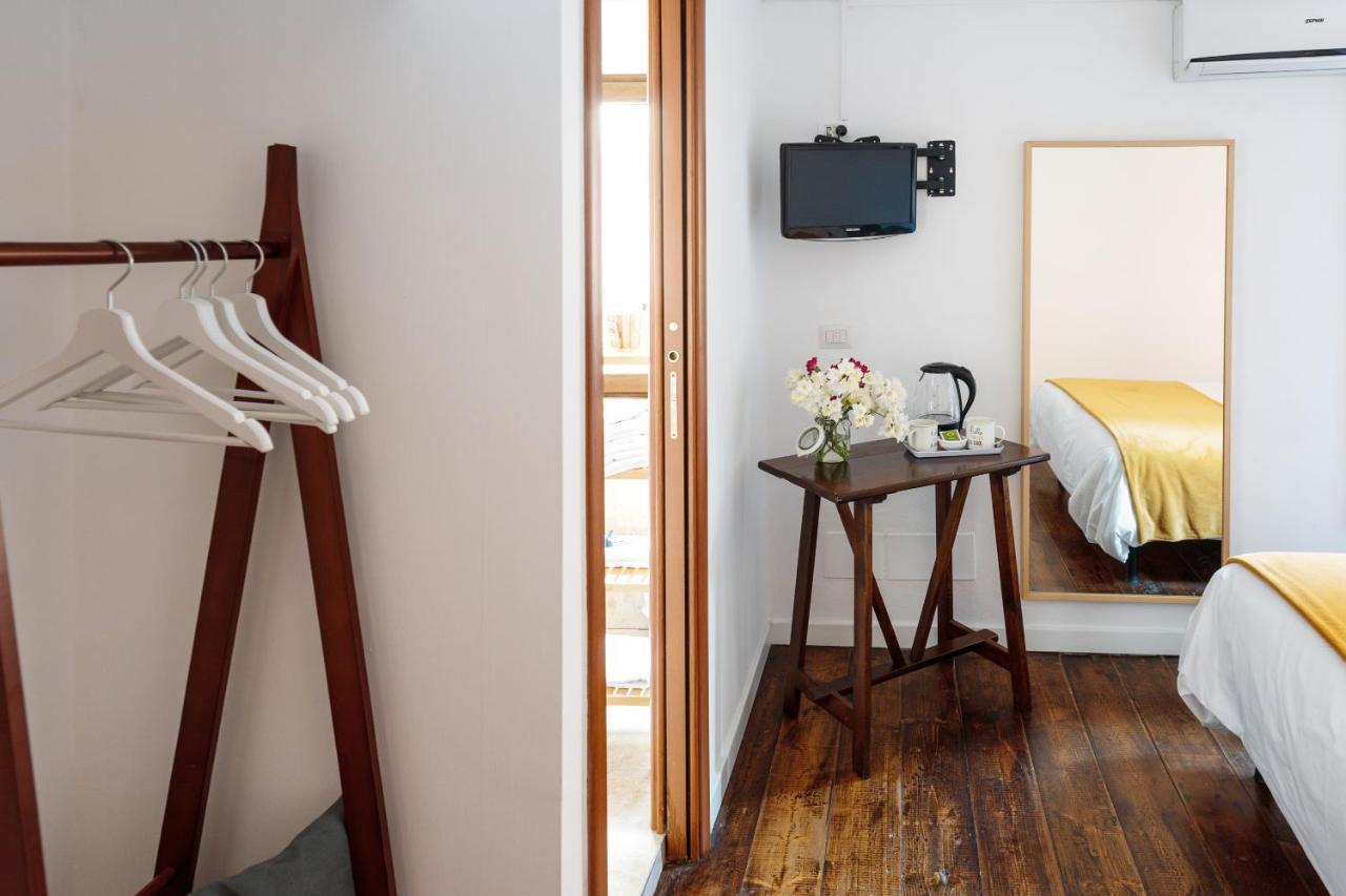 B&B La Corte San Francesco Bari Bagian luar foto