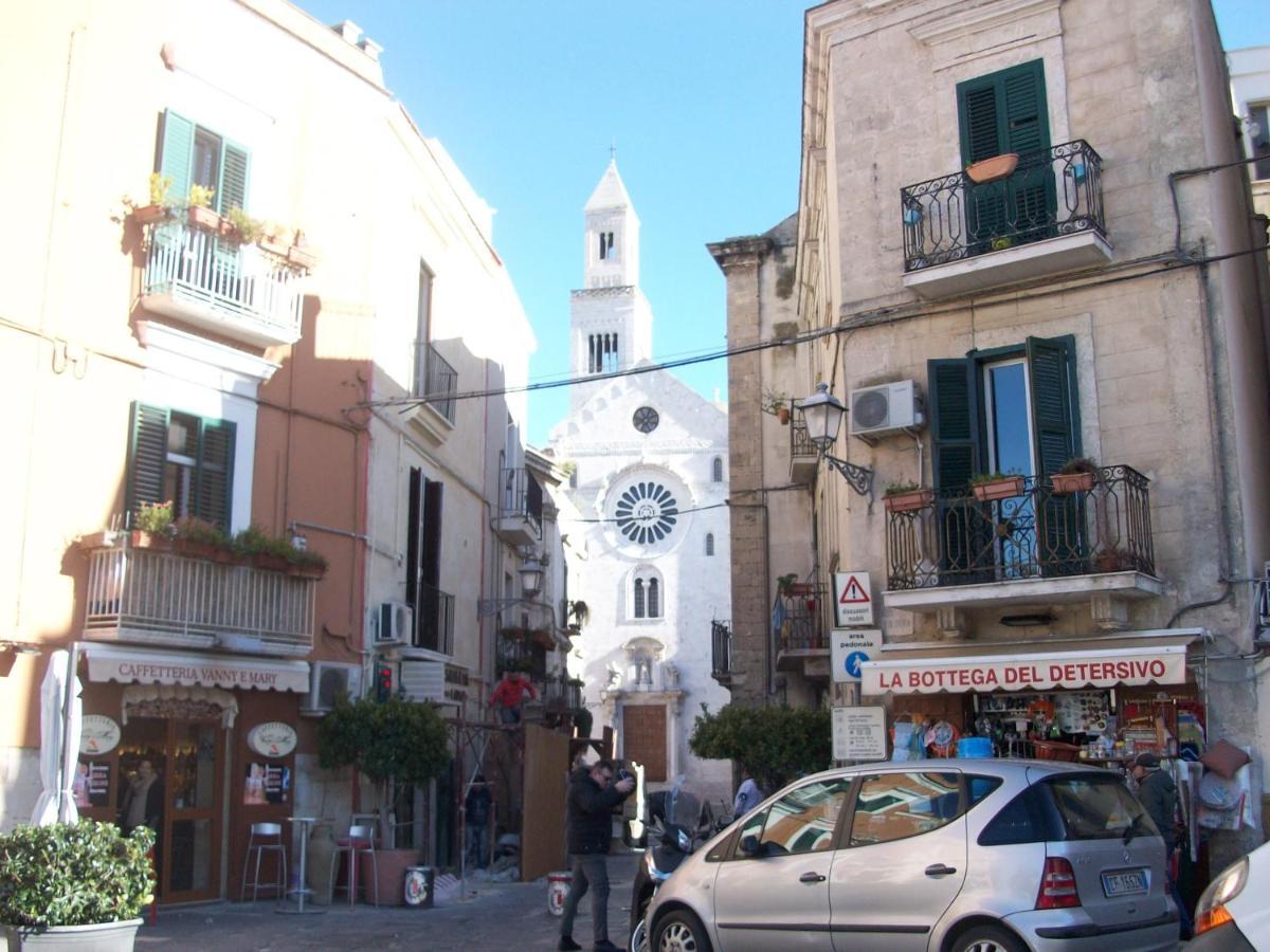 B&B La Corte San Francesco Bari Bagian luar foto