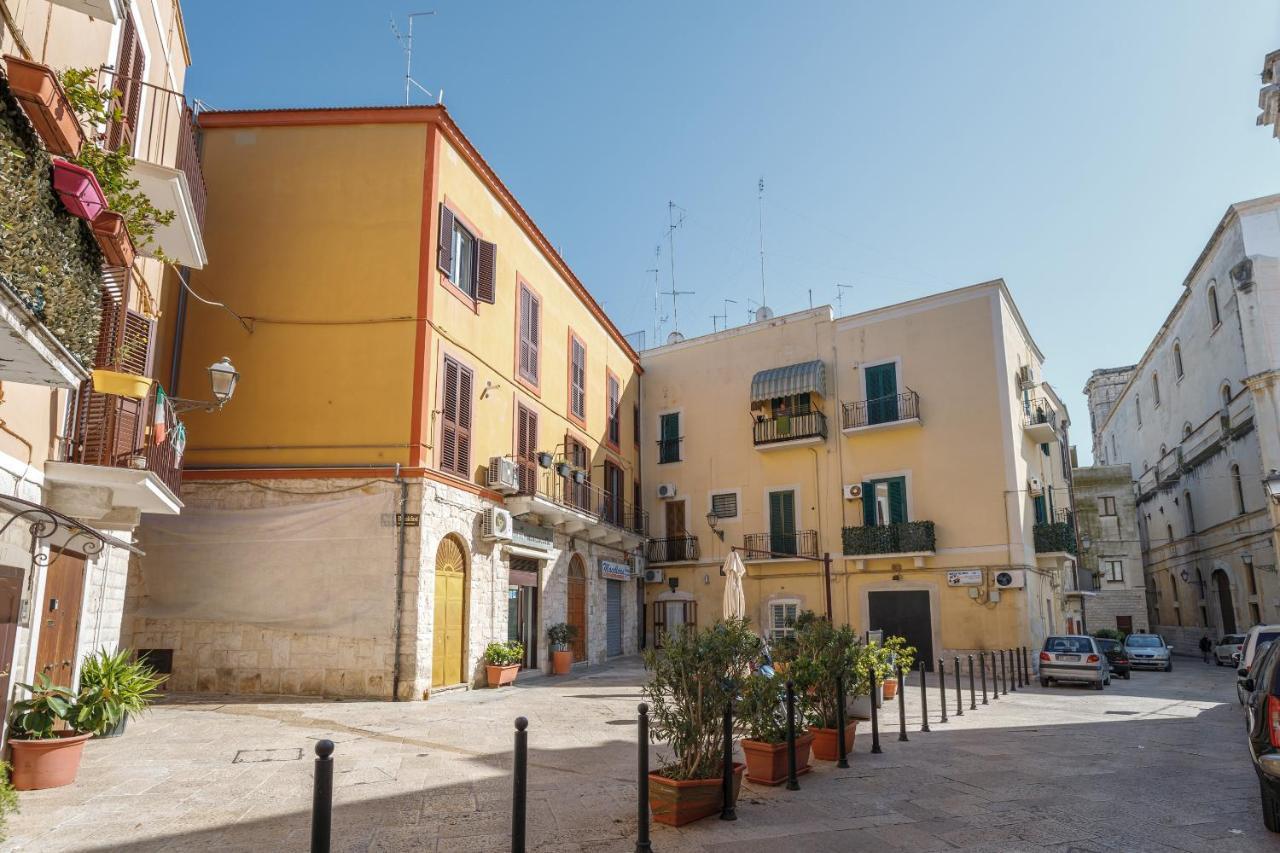 B&B La Corte San Francesco Bari Bagian luar foto